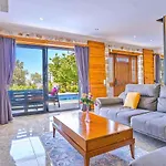 Uezuemlue 1 Bedroom Secluded With Private Pool Hot Tub Villa
