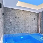 Villa Uezuemlue 1 Bedroom Secluded With Private Pool Hot Tub *