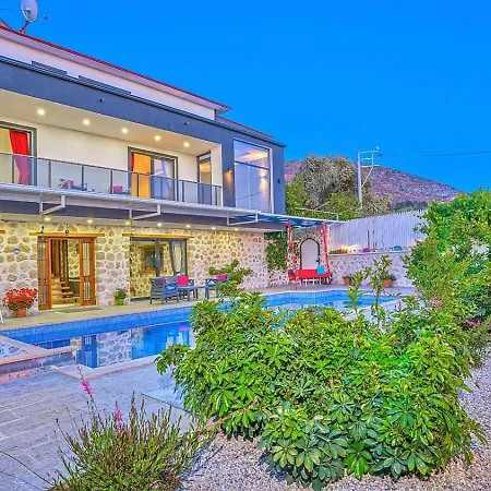 Vila Uezuemlue 1 Bedroom Secluded With Private Pool Hot Tub *
