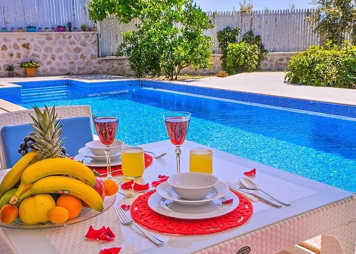 Villa Uezuemlue 1 Bedroom Secluded With Private Pool Hot Tub *