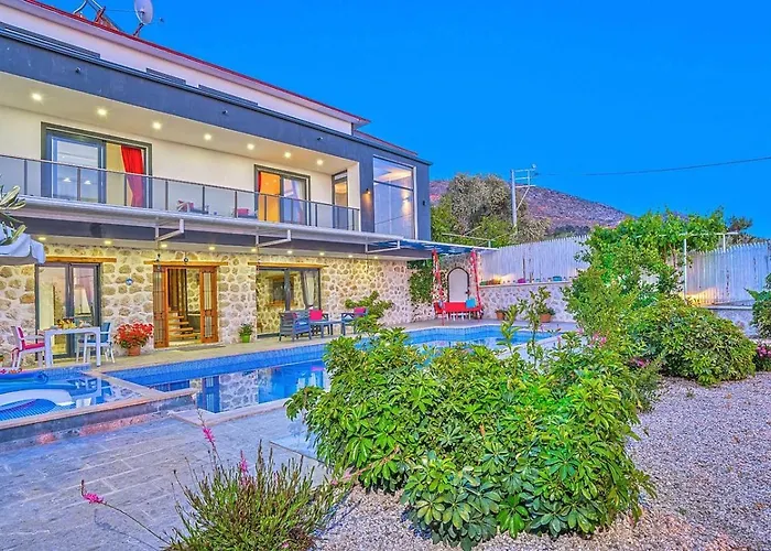 Villa Uezuemlue 1 Bedroom Secluded With Private Pool Hot Tub *