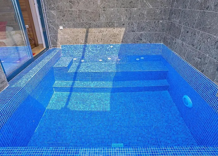 Villa Uezuemlue 1 Bedroom Secluded With Private Pool Hot Tub