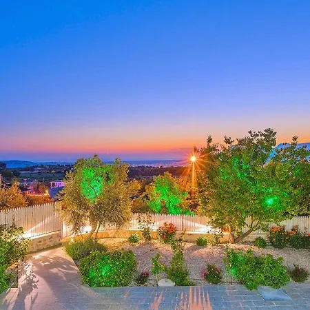 Uezuemlue 1 Bedroom Secluded With Private Pool Hot Tub Villa