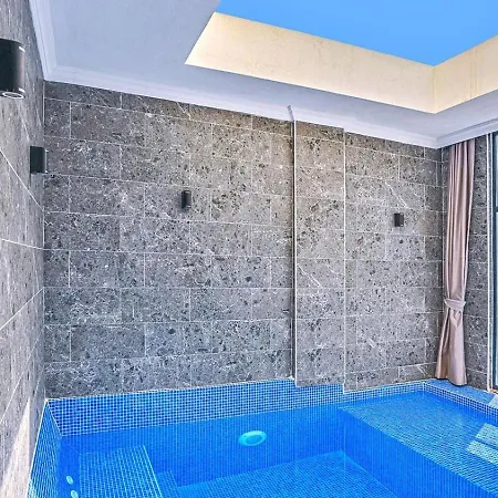 Villa Uezuemlue 1 Bedroom Secluded With Private Pool Hot Tub *