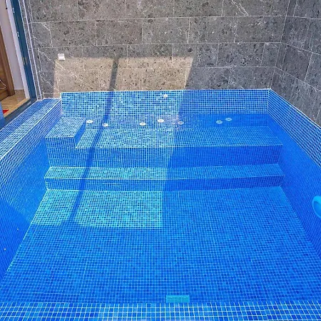 Villa Uezuemlue 1 Bedroom Secluded With Private Pool Hot Tub