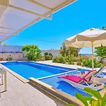 וילה Uezuemlue 1 Bedroom Secluded With Private Pool Hot Tub *