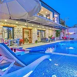 Uezuemlue 1 Bedroom Secluded With Private Pool Hot Tub קלקן