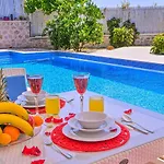 וילה Uezuemlue 1 Bedroom Secluded With Private Pool Hot Tub *
