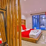 Uezuemlue 1 Bedroom Secluded With Private Pool Hot Tub וילה