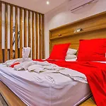 וילה Uezuemlue 1 Bedroom Secluded With Private Pool Hot Tub קלקן