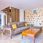 Uezuemlue 1 Bedroom Secluded With Private Pool Hot Tub וילה קלקן