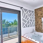 Uezuemlue 1 Bedroom Secluded With Private Pool Hot Tub וילה
