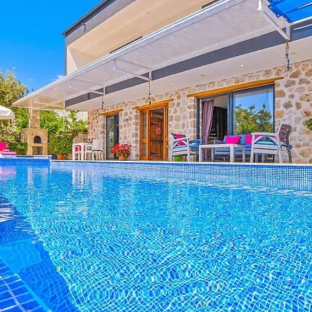 Uezuemlue 1 Bedroom Secluded With Private Pool Hot Tub *