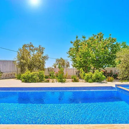 Uezuemlue 1 Bedroom Secluded With Private Pool Hot Tub וילה *